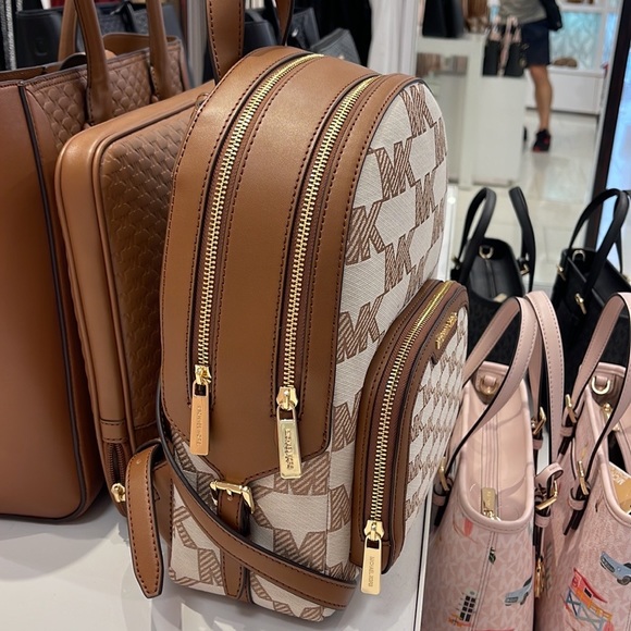 Michael Kors Jaycee Medium Logo Zip Pocket Backpack
35S3G8TB2J
LUGGAGE - Picture 3 of 16